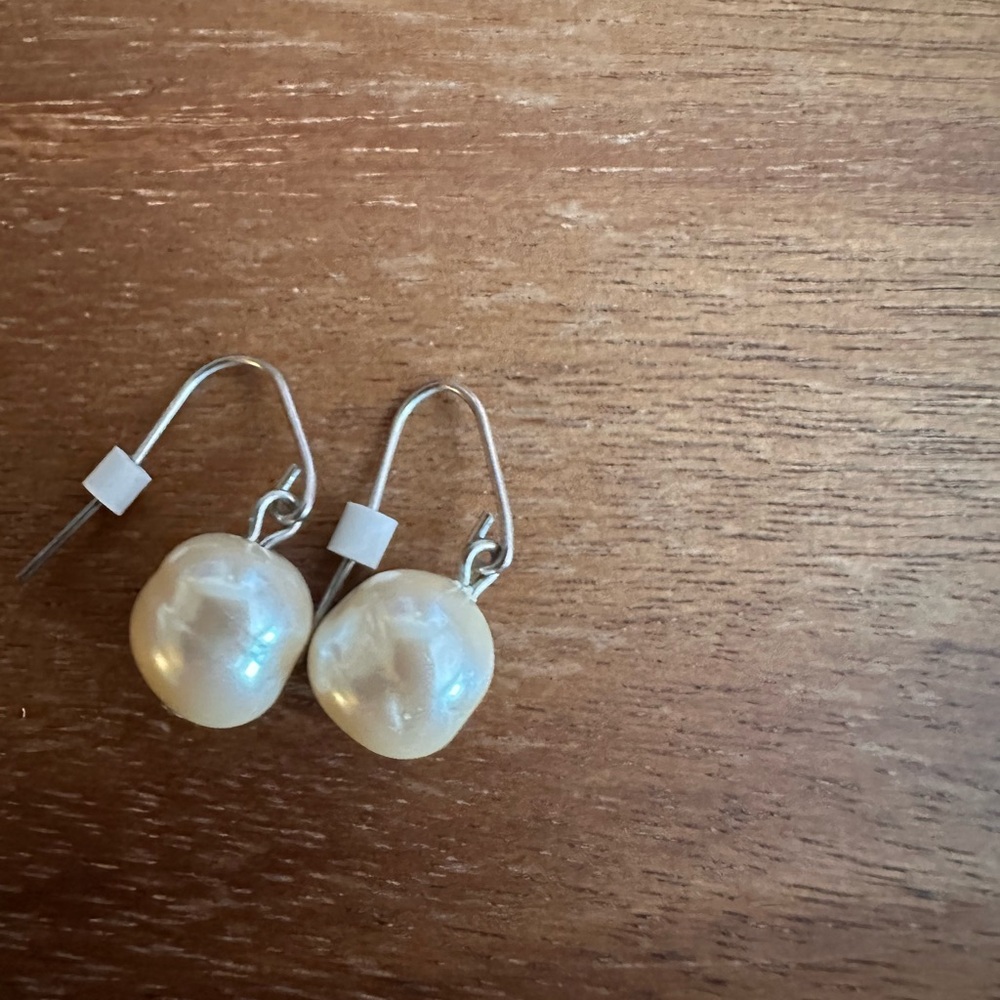 Chic Pearl Drop Earrings
